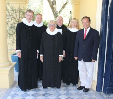 Niels Grymer (til venstre), sammen med Mogens Bering Rasmussen, Marianna Mørch, Tony Ingham, Pia Sundbøll og kirkekomiteens formand Jesper Bitsch